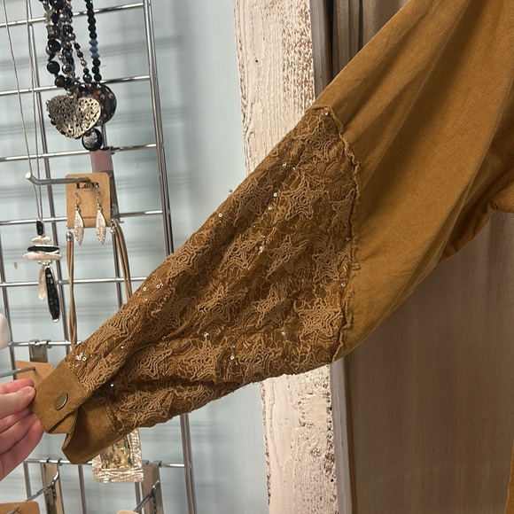 Women's Lace Detail Button-Up Top in Brown - Easel - Picture 3 of 6